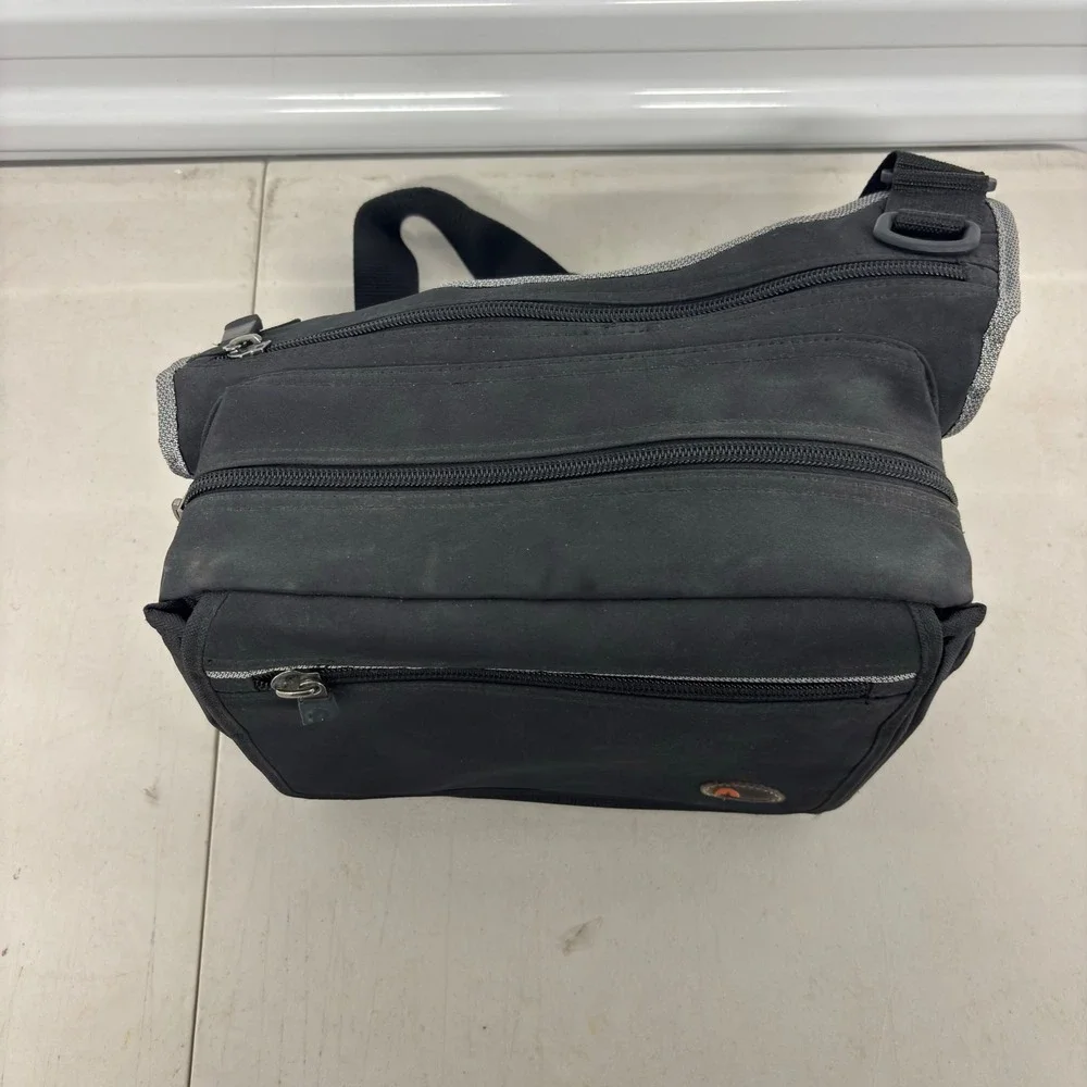 Lowepro LX 160 Camera Messenger Bag Black Nylon Padded Shoulder Strap DSLR Case